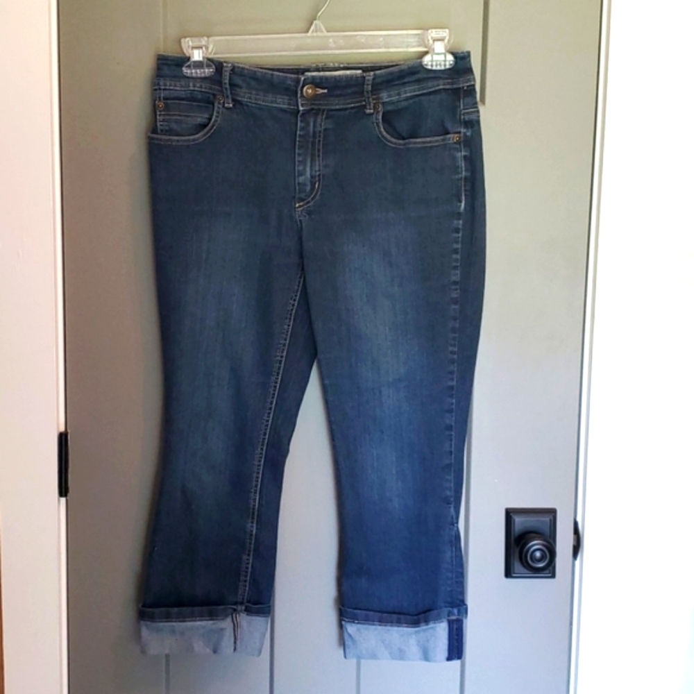 NEW Chico platinum denim capri sz 1 - DISTRESSED STYLE